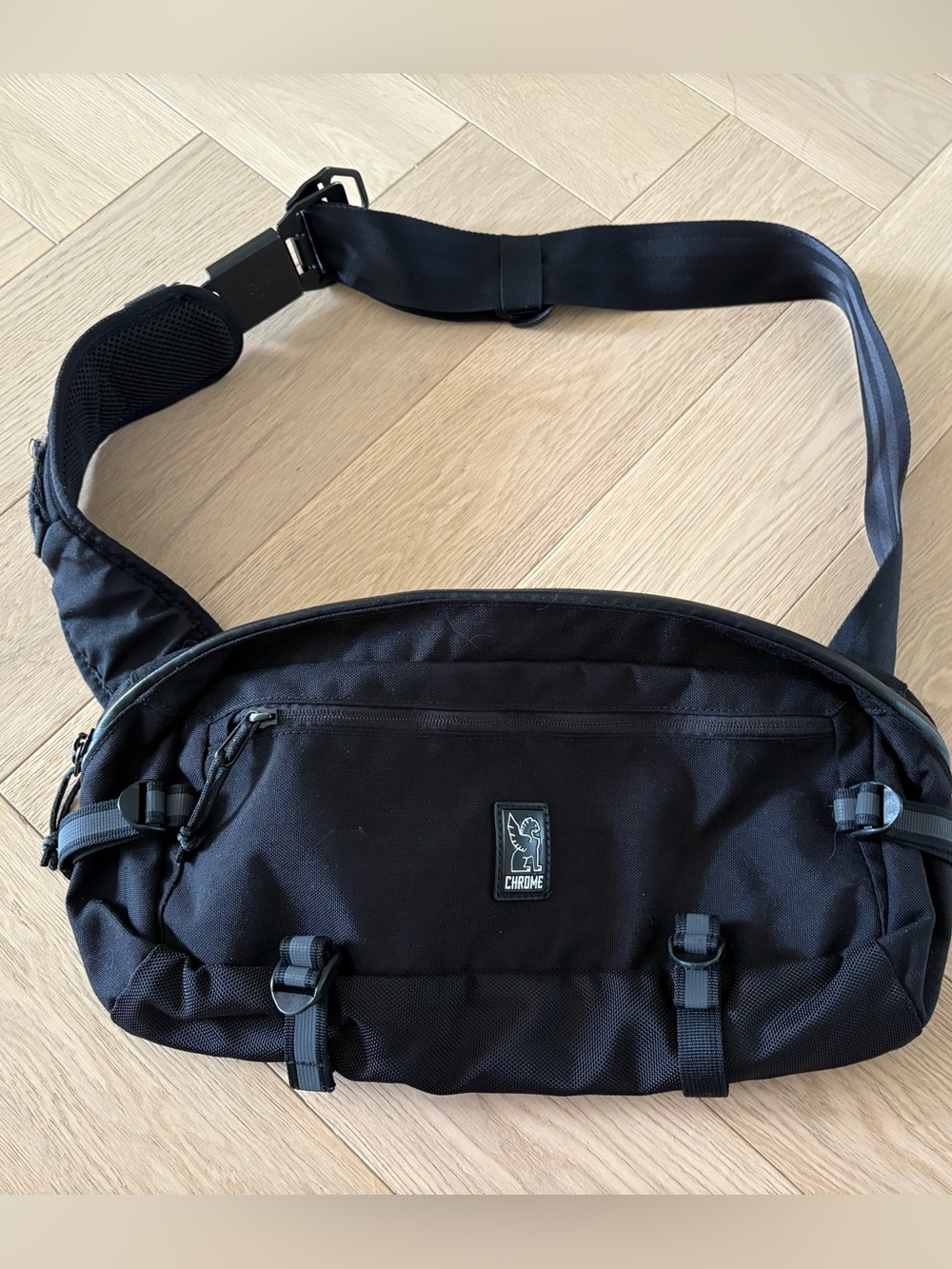 CHROME Kadet Ballistic Sling Bag 9L Black Crossbody Messenger Seatbelt Buckle